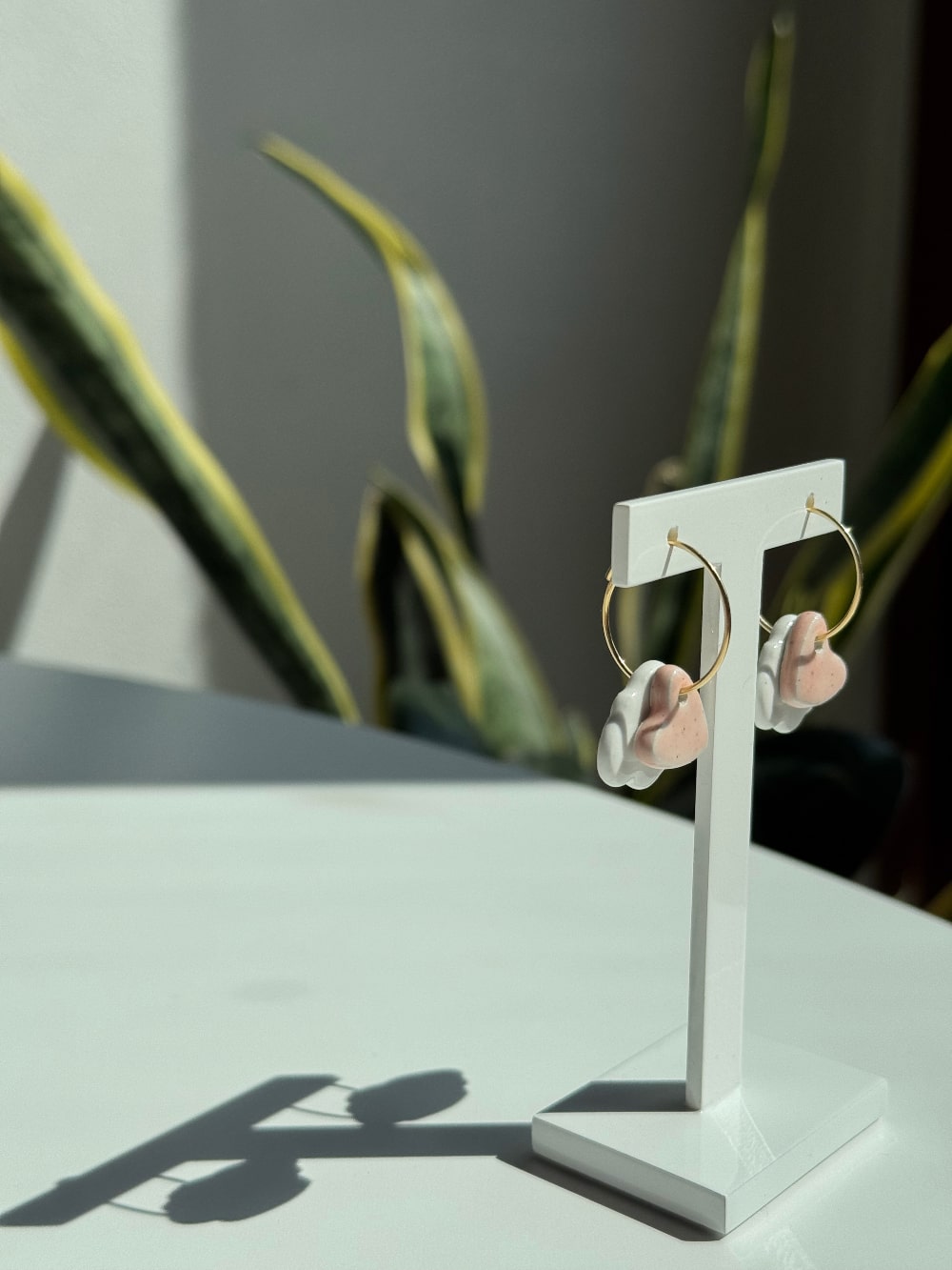 Orecchini Sisu Nunchi duo gold Creative Bloom ceramiche e gioielli con un'anima mantra da indossare