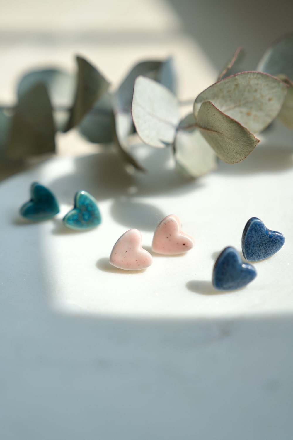 Orecchini Nunchi lobo Creative Bloom Rose Quarz indossati ceramiche e gioielli con un'anima mantra da indossare