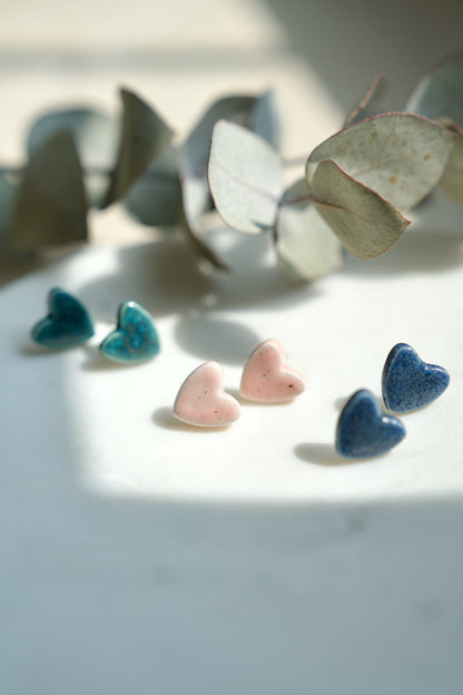 Orecchini Nunchi lobo Creative Bloom Rose Quarz indossati ceramiche e gioielli con un'anima mantra da indossare