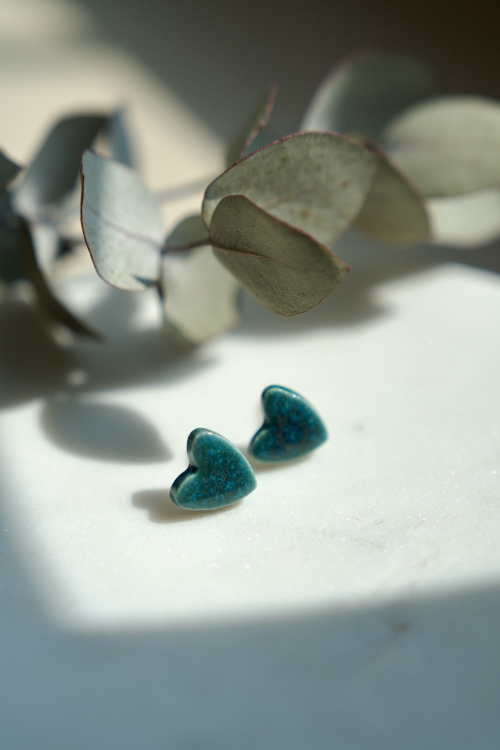 Orecchini Nunchi lobo Creative Bloom Rose Quarz indossati ceramiche e gioielli con un'anima mantra da indossare